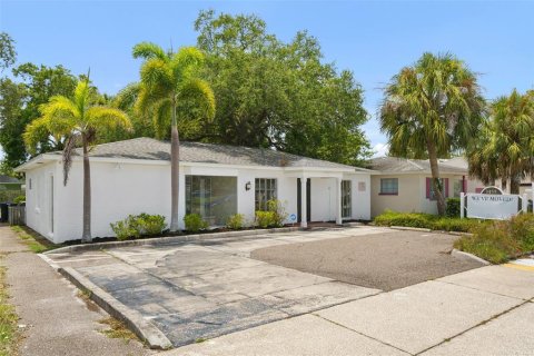 Commercial property in Clearwater, Florida 142.88 sq.m. № 2272887