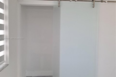 Снять в аренду кондоминиум в Майами-Бич, Флорида 1 спальня, 55м2, № 1983470 - фото 8