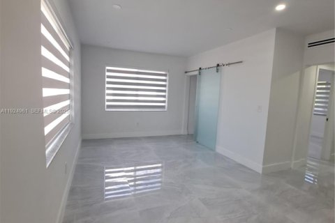 Снять в аренду кондоминиум в Майами-Бич, Флорида 1 спальня, 55м2, № 1983470 - фото 6