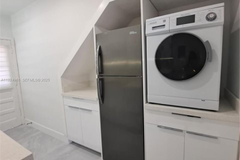 Снять в аренду кондоминиум в Майами-Бич, Флорида 1 спальня, 55м2, № 1983470 - фото 3