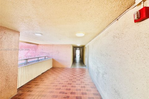 Купить кондоминиум в Хайалиа, Флорида 1 спальня, 61.32м2, № 2048052 - фото 29