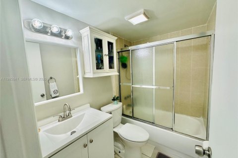 Купить кондоминиум в Хайалиа, Флорида 1 спальня, 61.32м2, № 2048052 - фото 8