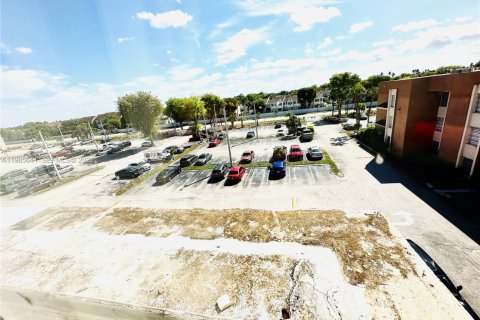 Купить кондоминиум в Хайалиа, Флорида 1 спальня, 61.32м2, № 2048052 - фото 21