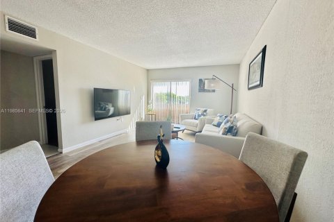 Купить кондоминиум в Хайалиа, Флорида 1 спальня, 61.32м2, № 2048052 - фото 2