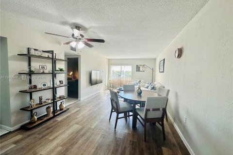 Кондоминиум с 1 спальней в Хайалиа, Флорида № 2048052