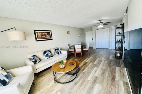 Купить кондоминиум в Хайалиа, Флорида 1 спальня, 61.32м2, № 2048052 - фото 3