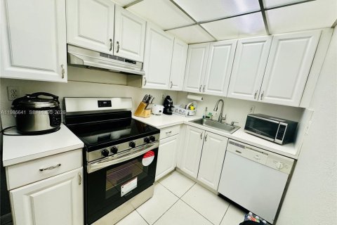 Купить кондоминиум в Хайалиа, Флорида 1 спальня, 61.32м2, № 2048052 - фото 12