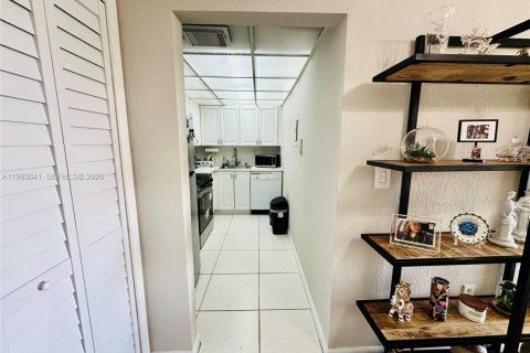 Купить кондоминиум в Хайалиа, Флорида 1 спальня, 61.32м2, № 2048052 - фото 11