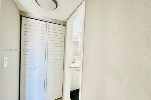 Купить кондоминиум в Хайалиа, Флорида 1 спальня, 61.32м2, № 2048052 - фото 10