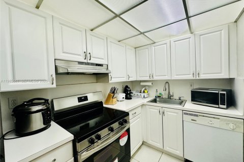 Купить кондоминиум в Хайалиа, Флорида 1 спальня, 61.32м2, № 2048052 - фото 15