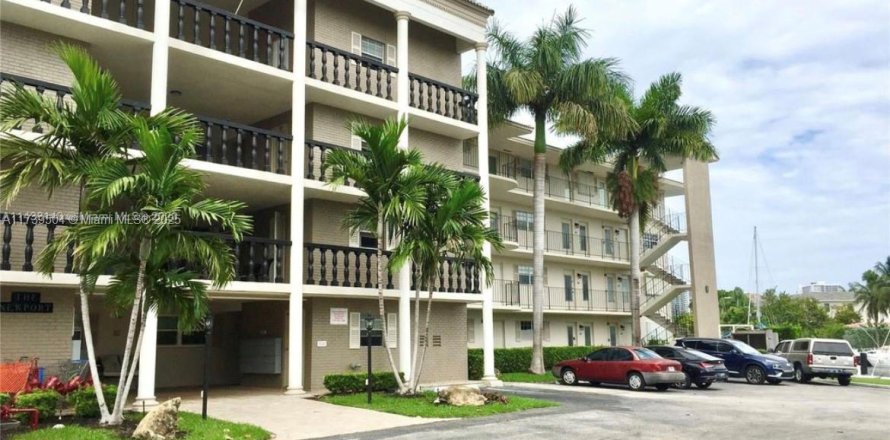 Condo à Hallandale Beach, Floride, 2 chambres № 1933826