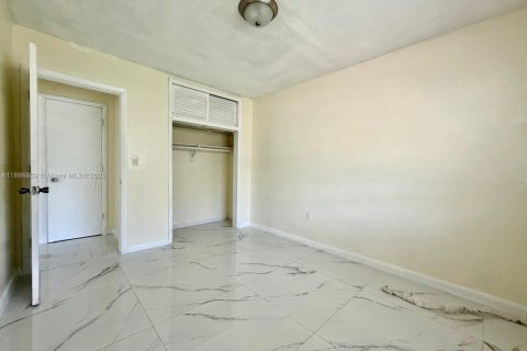 House in Miami, Florida 2 bedrooms, 139.35 sq.m. № 1933530 - photo 7