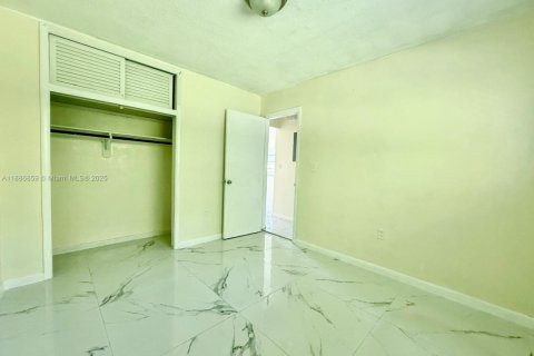House in Miami, Florida 2 bedrooms, 139.35 sq.m. № 1933530 - photo 10