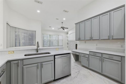House in Lake Mary, Florida 4 bedrooms, 244.43 sq.m. № 2167423 - photo 17