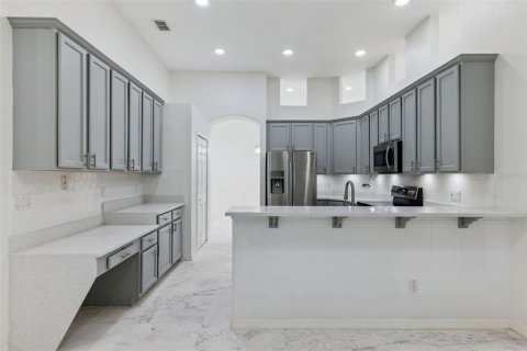 House in Lake Mary, Florida 4 bedrooms, 244.43 sq.m. № 2167423 - photo 16
