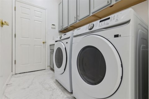 House in Lake Mary, Florida 4 bedrooms, 244.43 sq.m. № 2167423 - photo 30