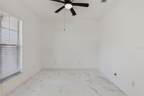 House in Lake Mary, Florida 4 bedrooms, 244.43 sq.m. № 2167423 - photo 4