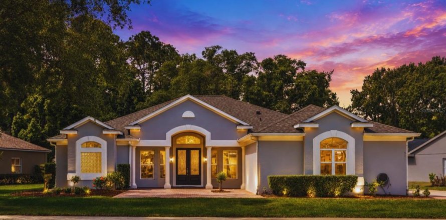 House in Lake Mary, Florida 4 bedrooms, 244.43 sq.m. № 2167423