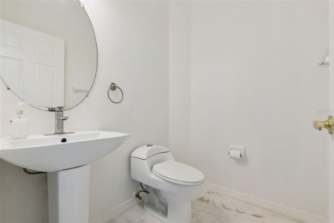 House in Lake Mary, Florida 4 bedrooms, 244.43 sq.m. № 2167423 - photo 6