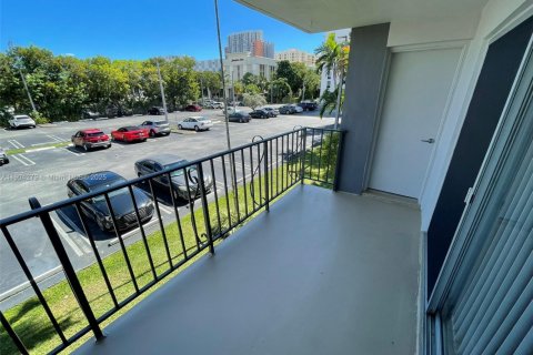 Appartement à louer à Miami, Floride: 2 chambres, 102.19 m2 № 1955224 - photo 3