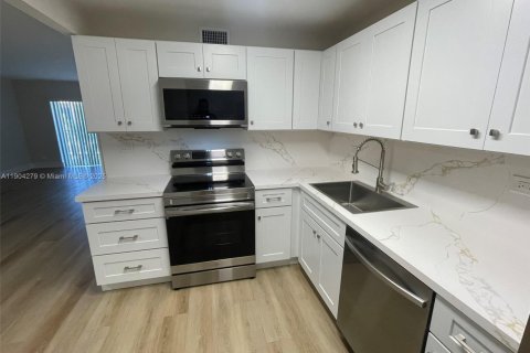 Appartement à louer à Miami, Floride: 2 chambres, 102.19 m2 № 1955224 - photo 9