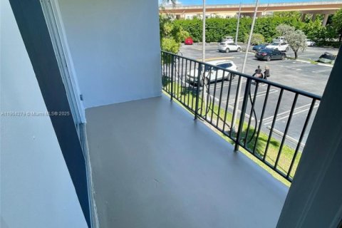 Appartement à louer à Miami, Floride: 2 chambres, 102.19 m2 № 1955224 - photo 4