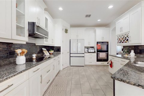 House in Winter Garden, Florida 7 bedrooms, 437.01 sq.m. № 1810985 - photo 13
