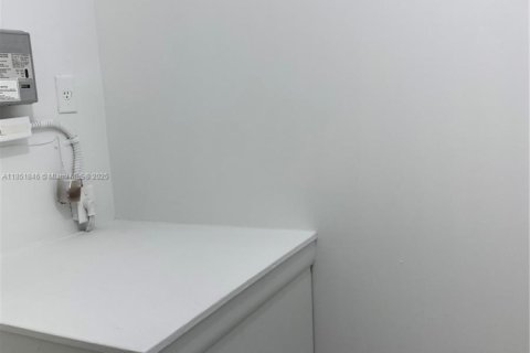 Снять в аренду кондоминиум в Пемброк-Пайнс, Флорида 1 спальня, 63.64м2, № 1858950 - фото 20