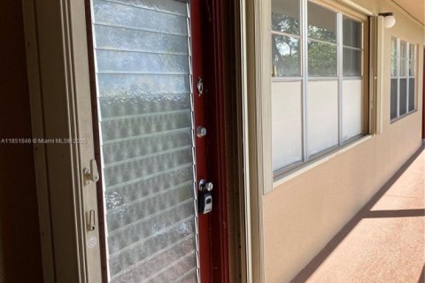 Снять в аренду кондоминиум в Пемброк-Пайнс, Флорида 1 спальня, 63.64м2, № 1858950 - фото 24