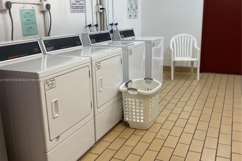 Снять в аренду кондоминиум в Пемброк-Пайнс, Флорида 1 спальня, 63.64м2, № 1858950 - фото 27