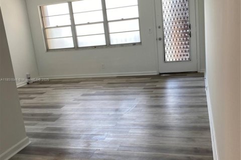 Снять в аренду кондоминиум в Пемброк-Пайнс, Флорида 1 спальня, 63.64м2, № 1858950 - фото 5