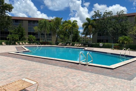 Снять в аренду кондоминиум в Пемброк-Пайнс, Флорида 1 спальня, 63.64м2, № 1858950 - фото 30