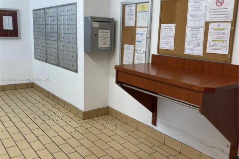 Снять в аренду кондоминиум в Пемброк-Пайнс, Флорида 1 спальня, 63.64м2, № 1858950 - фото 25