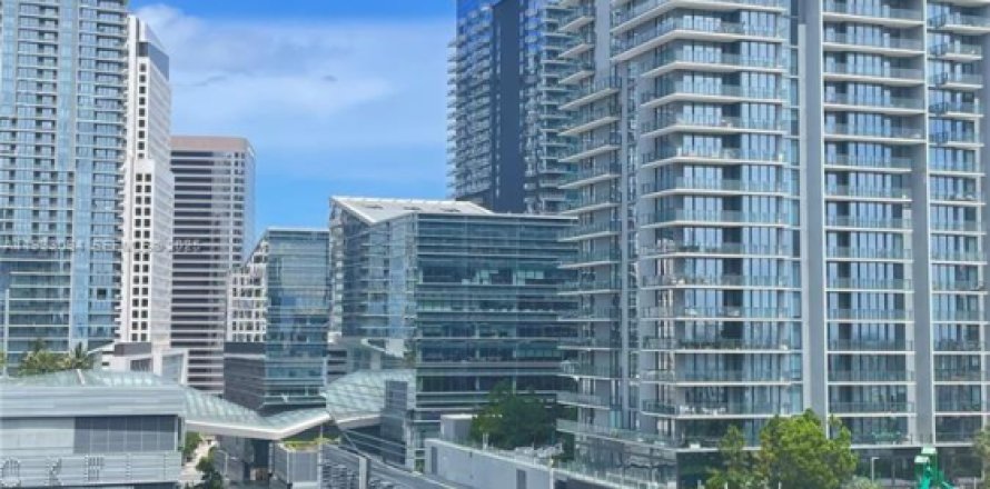 Condominio en Miami, Florida, 1 dormitorio  № 1991379