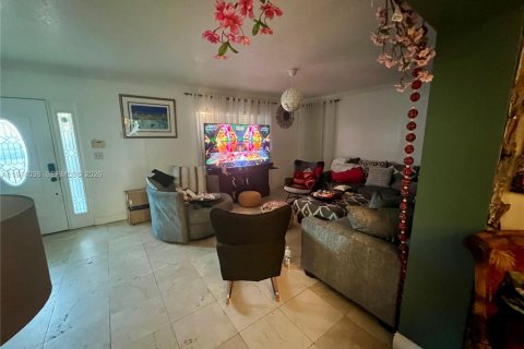 Купить виллу или дом в Майами-Гарденс, Флорида 4 спальни, 187.66м2, № 2050790 - фото 3