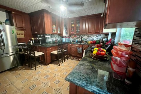 Купить виллу или дом в Майами-Гарденс, Флорида 4 спальни, 187.66м2, № 2050790 - фото 6