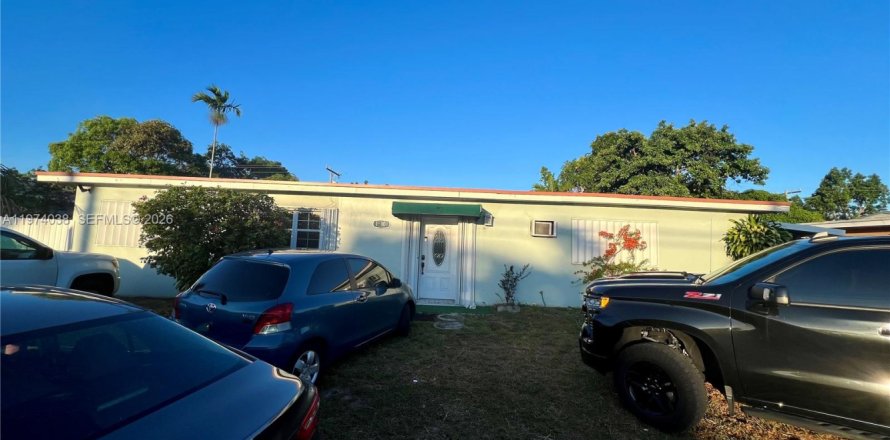 Дом в Майами-Гарденс, Флорида 4 спальни, 187.66м2 № 2050790