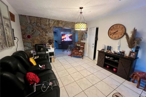 Купить виллу или дом в Майами-Гарденс, Флорида 4 спальни, 187.66м2, № 2050790 - фото 4