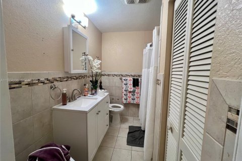 Купить виллу или дом в Майами-Гарденс, Флорида 4 спальни, 187.66м2, № 2050790 - фото 9