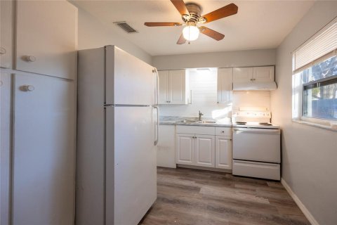 Commercial property in Clearwater, Florida 380.71 sq.m. № 2098243 - photo 4