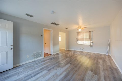 Commercial property in Clearwater, Florida 380.71 sq.m. № 2098243 - photo 2