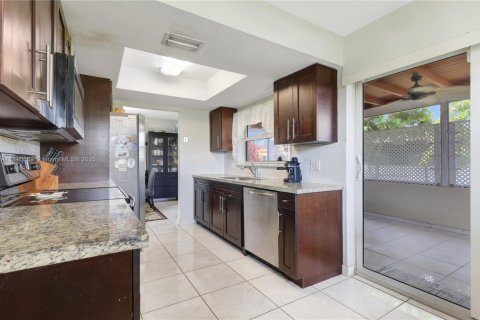 House in Tamarac, Florida 2 bedrooms, 98.1 sq.m. № 1756969 - photo 10