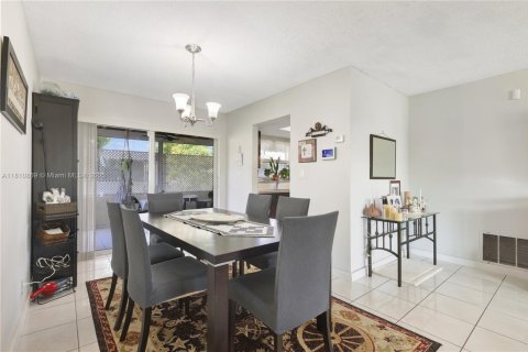 House in Tamarac, Florida 2 bedrooms, 98.1 sq.m. № 1756969 - photo 6