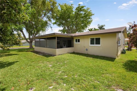 House in Tamarac, Florida 2 bedrooms, 98.1 sq.m. № 1756969 - photo 21