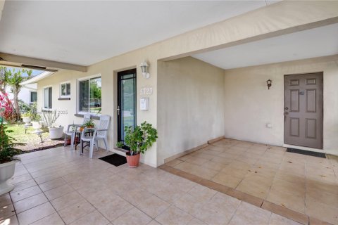 House in Tamarac, Florida 2 bedrooms, 98.1 sq.m. № 1756969 - photo 22