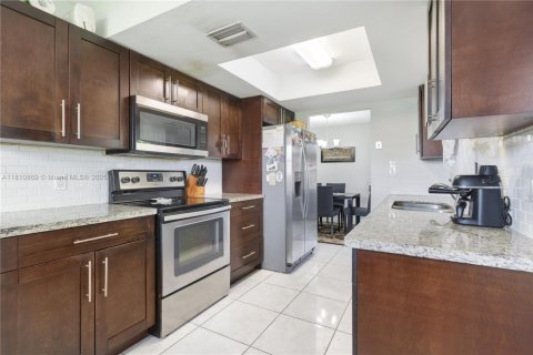 House in Tamarac, Florida 2 bedrooms, 98.1 sq.m. № 1756969 - photo 11