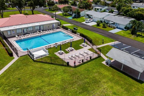 House in Tamarac, Florida 2 bedrooms, 98.1 sq.m. № 1756969 - photo 25