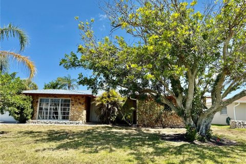 Casa en venta en Rotonda, Florida, 3 dormitorios, 165.92 m2 № 1658970 - foto 1