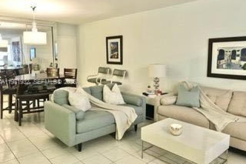 Condo in Miami Beach, Florida, 1 bedroom  № 2043155 - photo 4