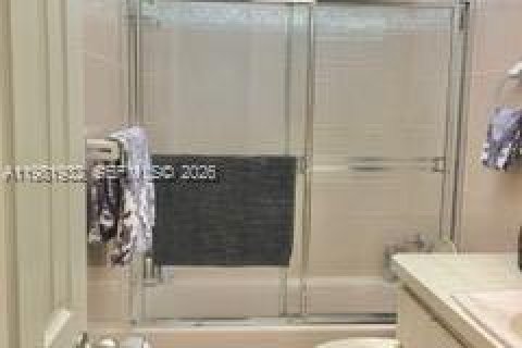 Condo in Miami Beach, Florida, 1 bedroom  № 2043155 - photo 8